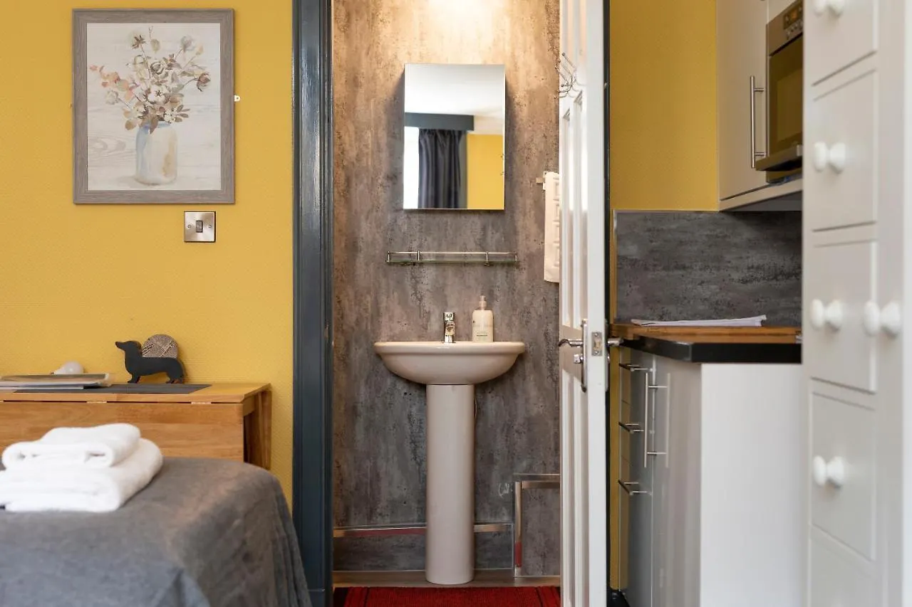 48 Gilmore Place Residences Edinburgh 0*,